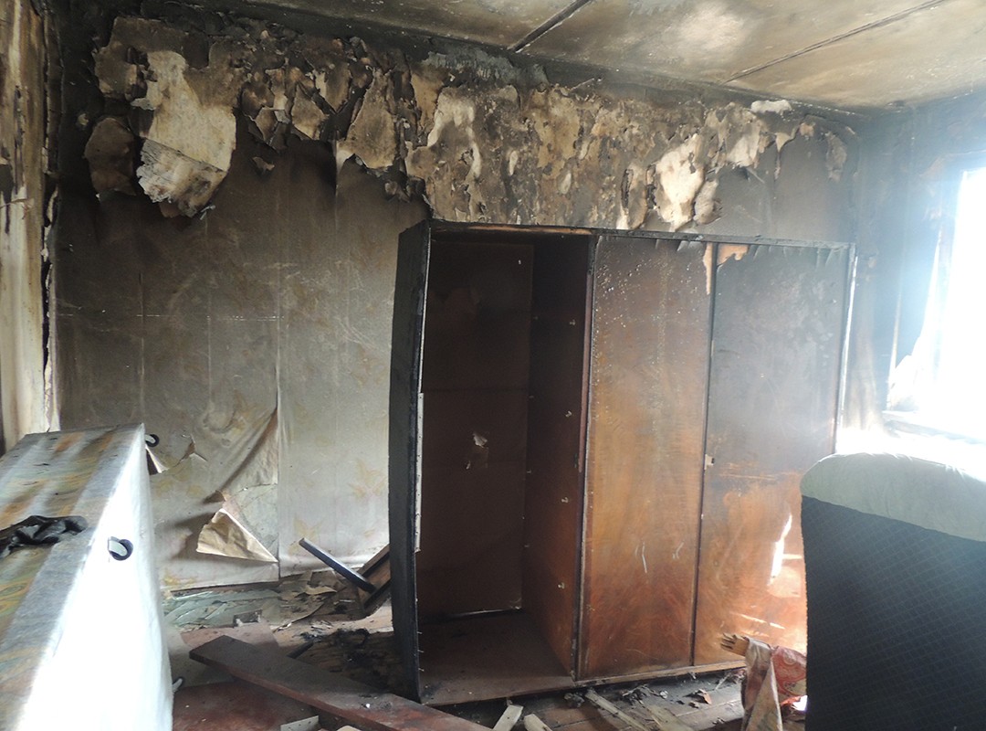 После пожара в квартире Эдуард Янкевич так и не сделал ремонт.  