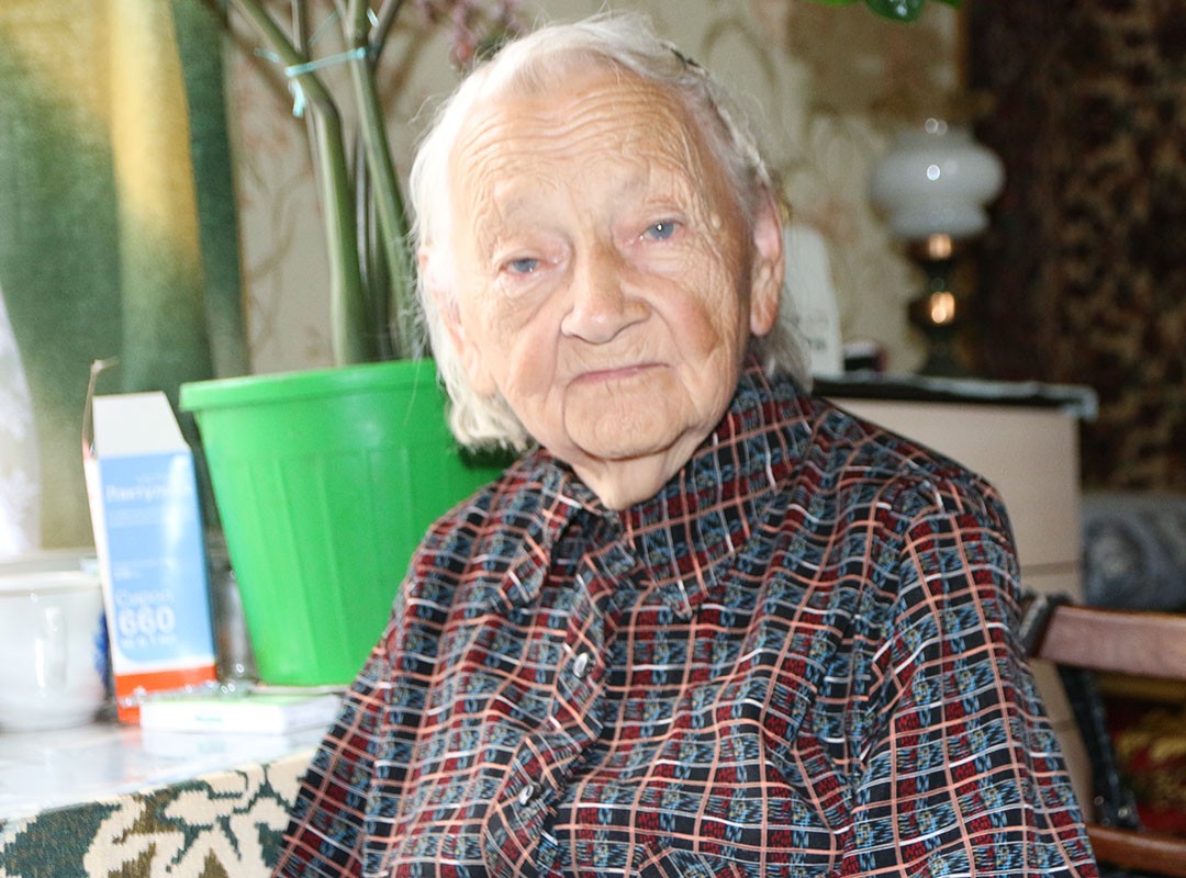 94-гадовая Алена Эдмундаўна Бондар дасканала памятае, якімі былі Ганцавічы раней.             
