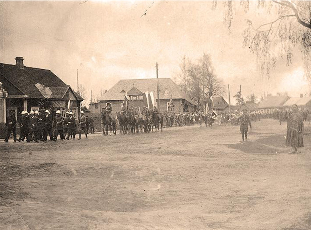 Дэмантрацыя на плошчы пад час дзяржаўнага свята (да 1934 года)
