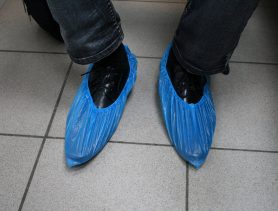 Как пройти в больничную палату без бахил