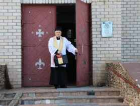 Чаму ксёндз ходзіць па калядзе