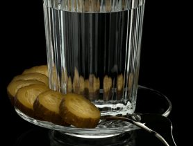 Як дзед Базыль халяўшчыкаў на вяселлі частаваў