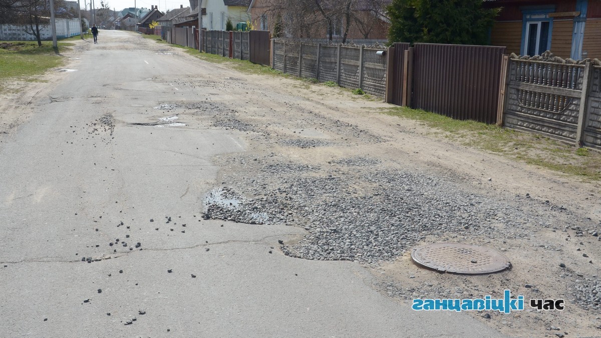 Дорожное покрытие на ул. Коммунистической.