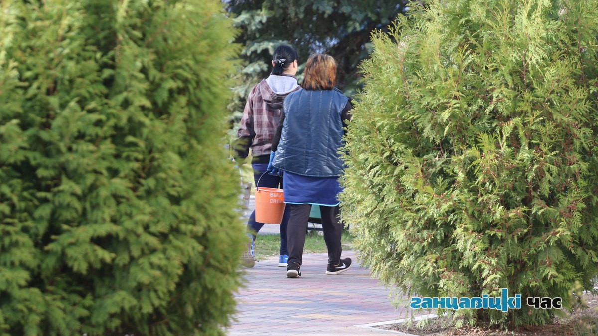 Субботник в Ганцевичах начался в четверг.