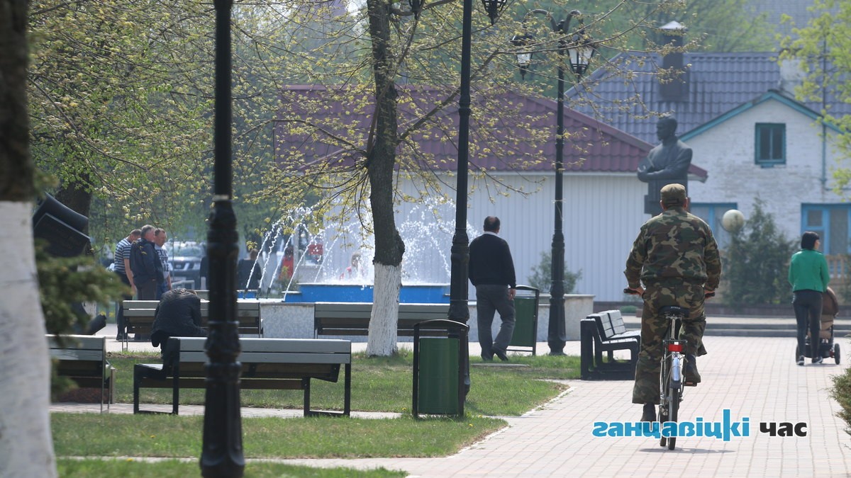 В Ганцевичах обновили фонтан у кинотеатра «Маладосць».