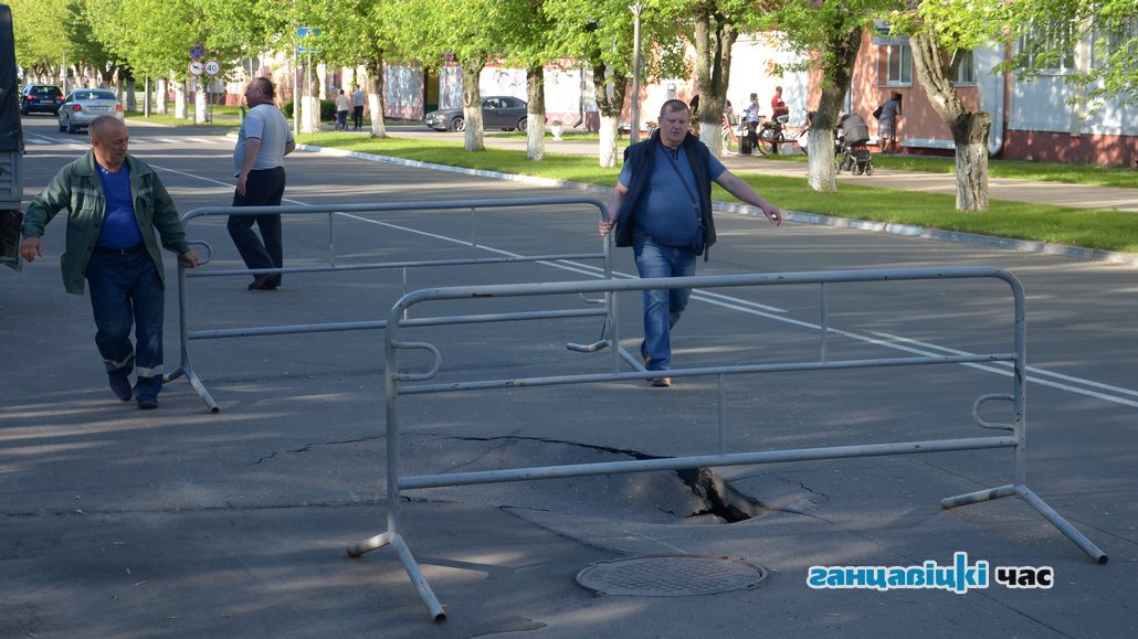На главной улице Ганцевичей провалился асфальт, 31 мая 2019 года