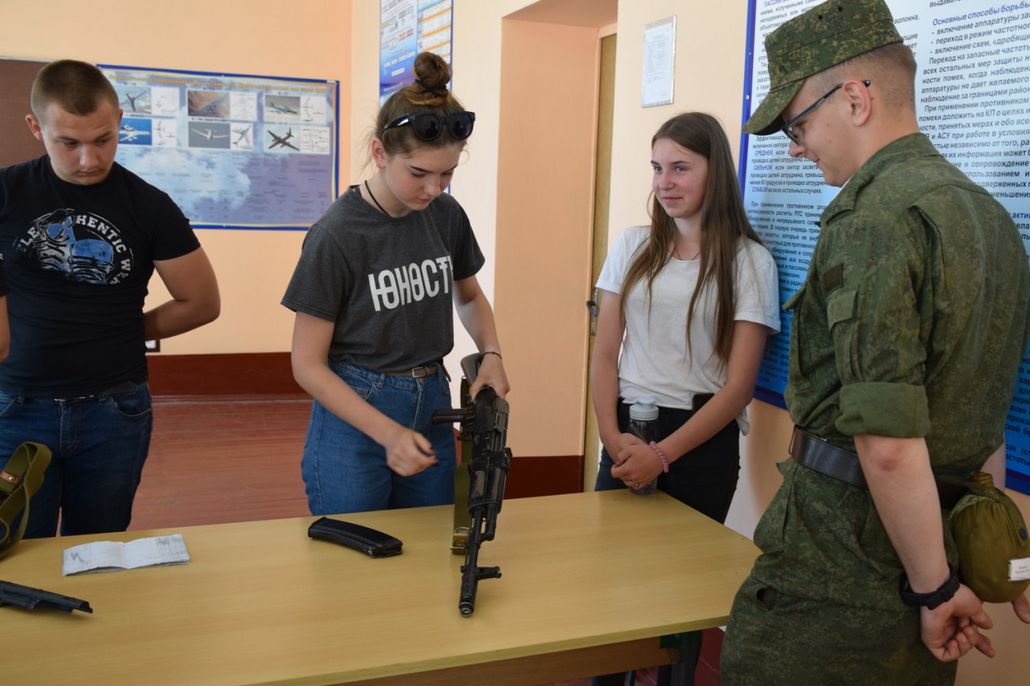 Учащиеся ГУО «Круговичский ясли-сад – средняя школа» посетили место дислокации одной из воинских частей в г. Барановичи.