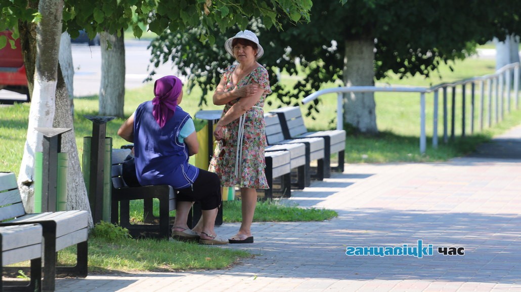 Многие в такую погоду предпочитают прятаться в тени
