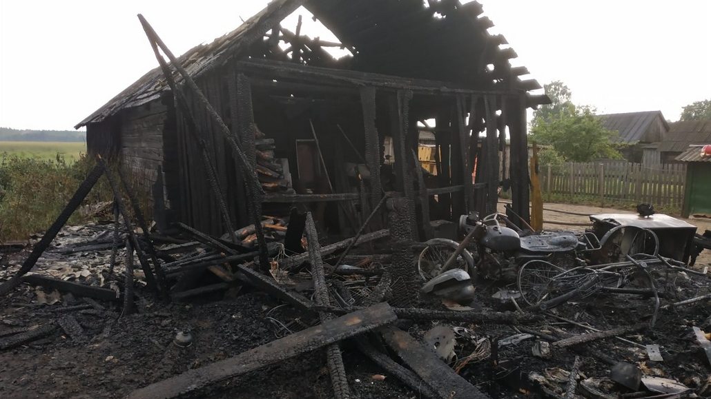 В Люсино во время грозы горел сарай, 16 июня 2019 года