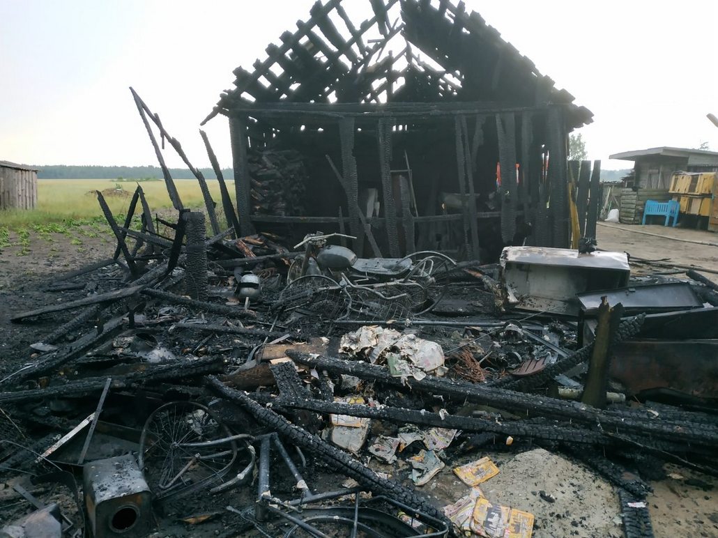 В Люсино во время грозы горел сарай, 16 июня 2019 года