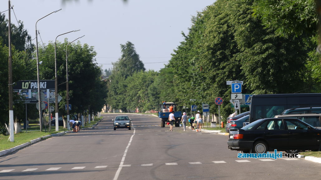 Центральную улицу в Ганцевичах готовят к Дню Независимости