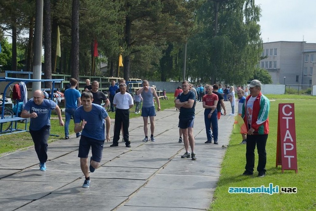 Выделенных бюджетных средств мало, поэтому принято решение обновить только беговую дорожку, а также благодаря спонсорам, поставить обещанные антивандальные тренажёры