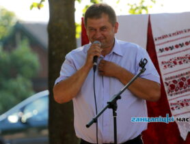 Старшыня Хатыніцкага сельсавета Гена Перащук забараняў віншаваць вяскоўцаў