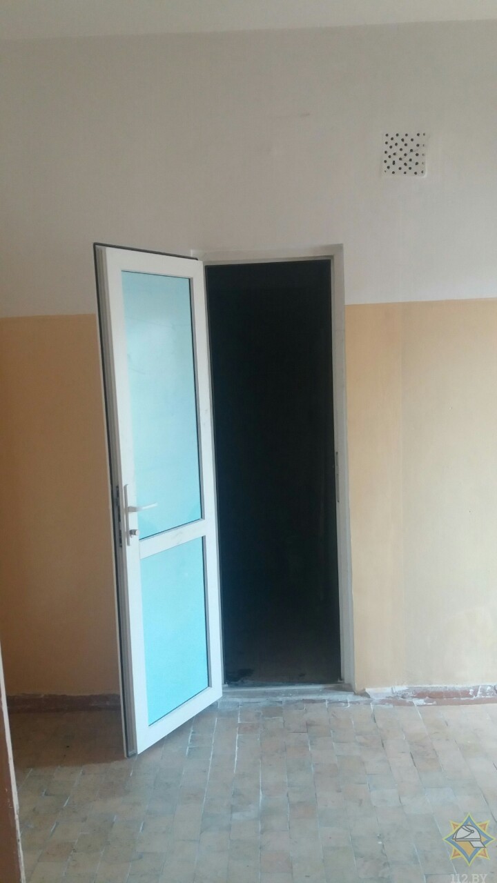 Из-за пожара в спортзале в Ляховичах эвакуировали 92 человека