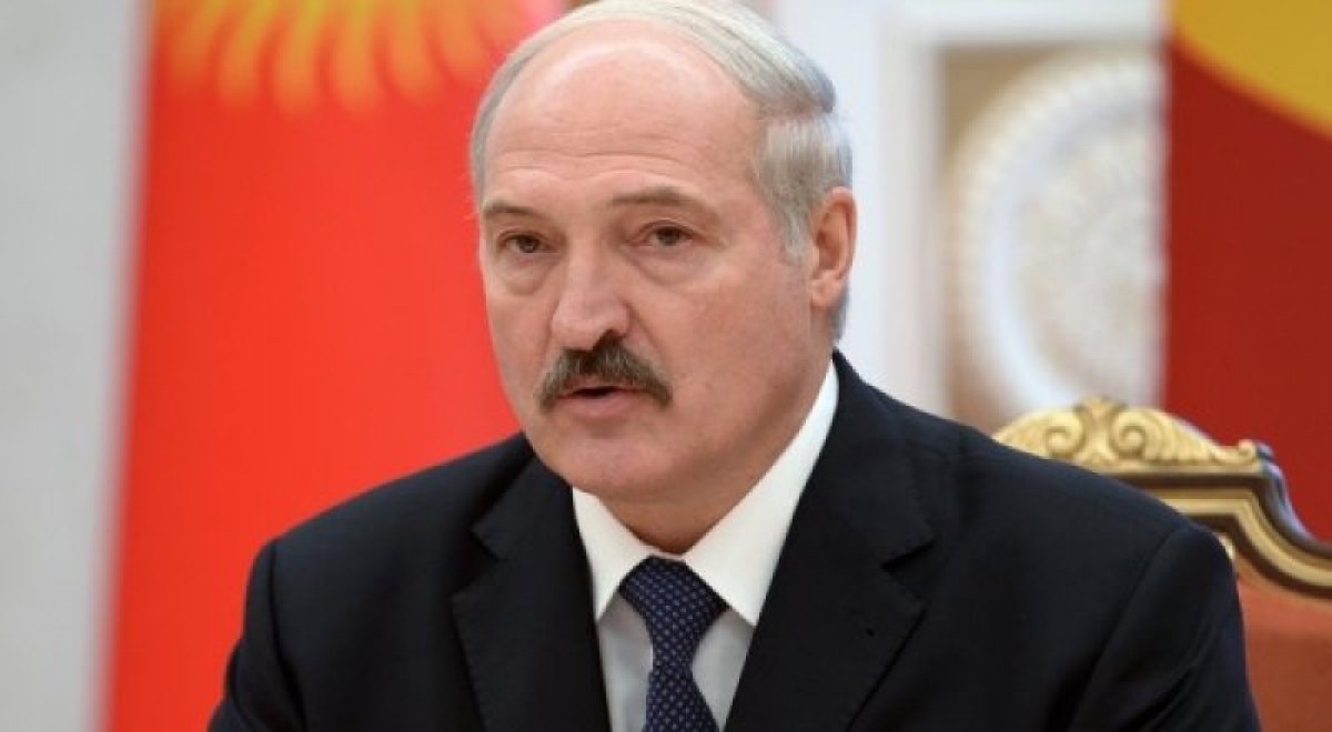 У меня в саду шпиёны потоптали все пиёны…