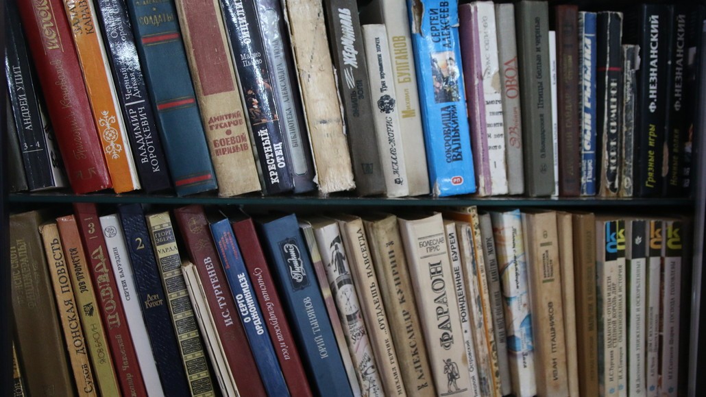 Проект «Буккроссинг» по обмену книгами стартовал в редакции газеты «Ганцавіцкі час» полгода назад. За это время в редакции прописались около двухсот книг