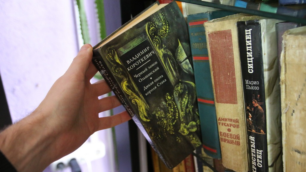Проект «Буккроссинг» по обмену книгами стартовал в редакции газеты «Ганцавіцкі час» полгода назад. За это время в редакции прописались около двухсот книг
