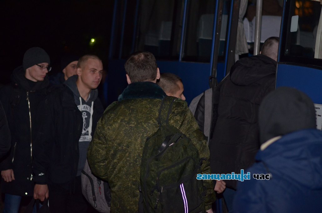 В Ганцевичах отправили последнюю партию новобранцев осеннего призыва к местам службы, 27 ноября 2019 года