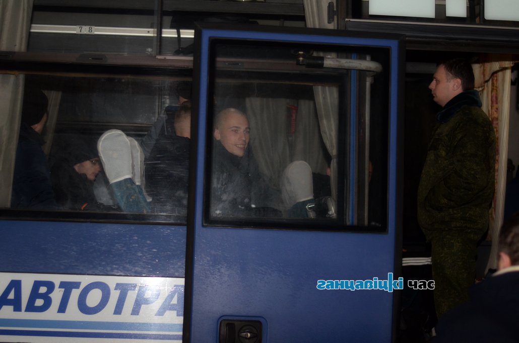 В Ганцевичах отправили последнюю партию новобранцев осеннего призыва к местам службы, 27 ноября 2019 года