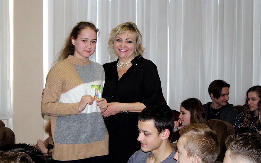 Ученики барановичской СШ встретились с поэтессой, родом из Ганцевичей