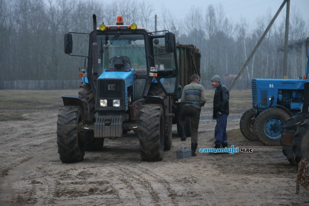 Механізатары ААТ “Крышылавічы” абурыліся лічбам ў разліковых лістках