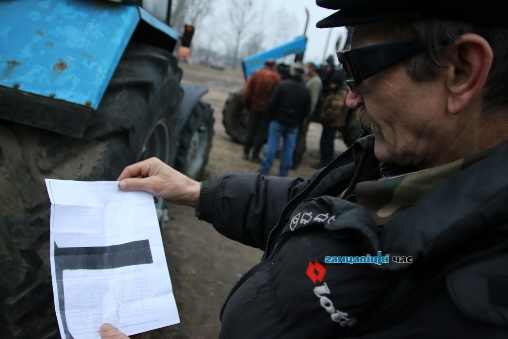 Механізатары ААТ “Крышылавічы” абурыліся лічбам ў разліковых лістках