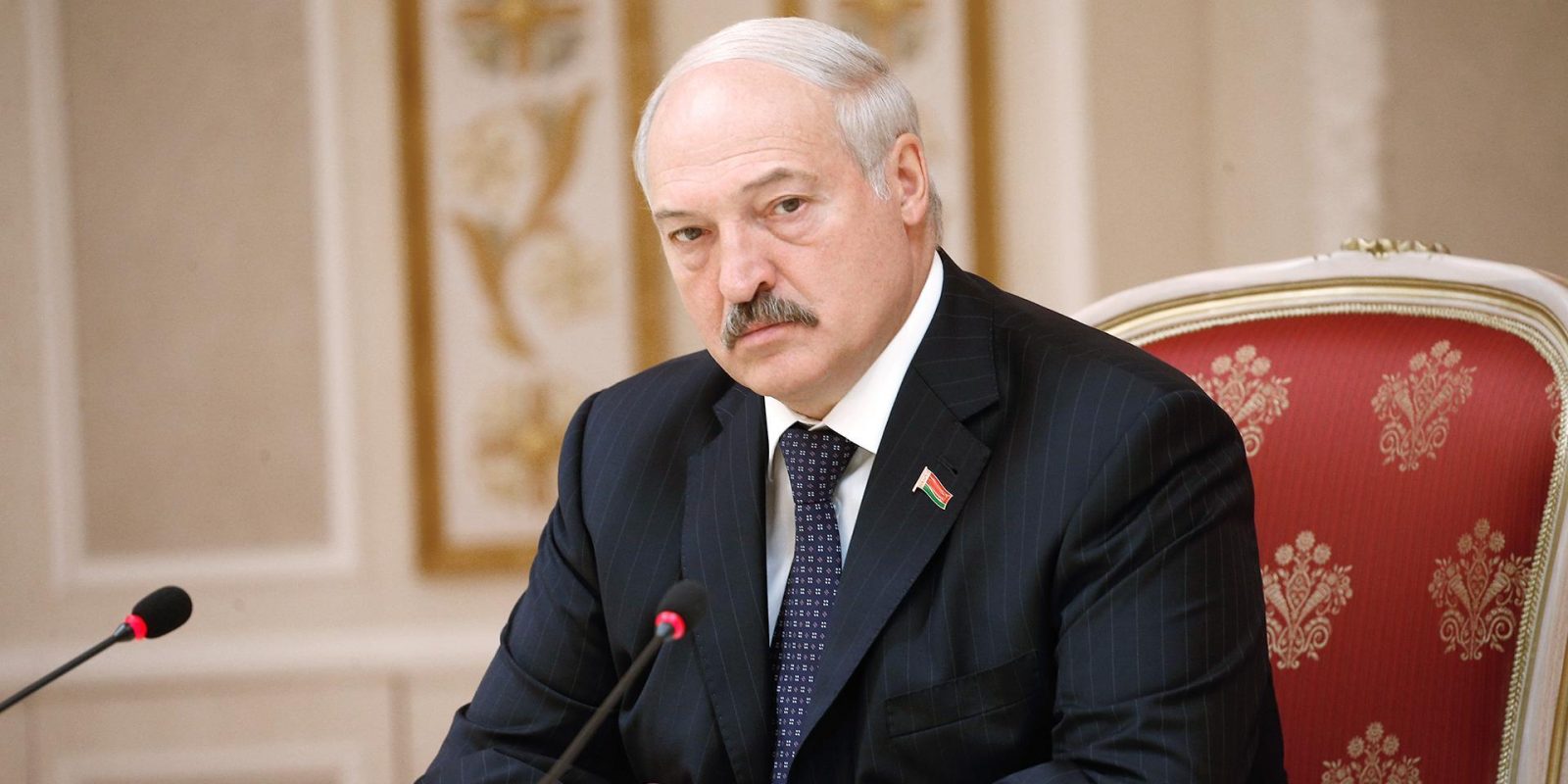 Лукашенко о коронавирусе: выдержим до Пасхи — будем жить