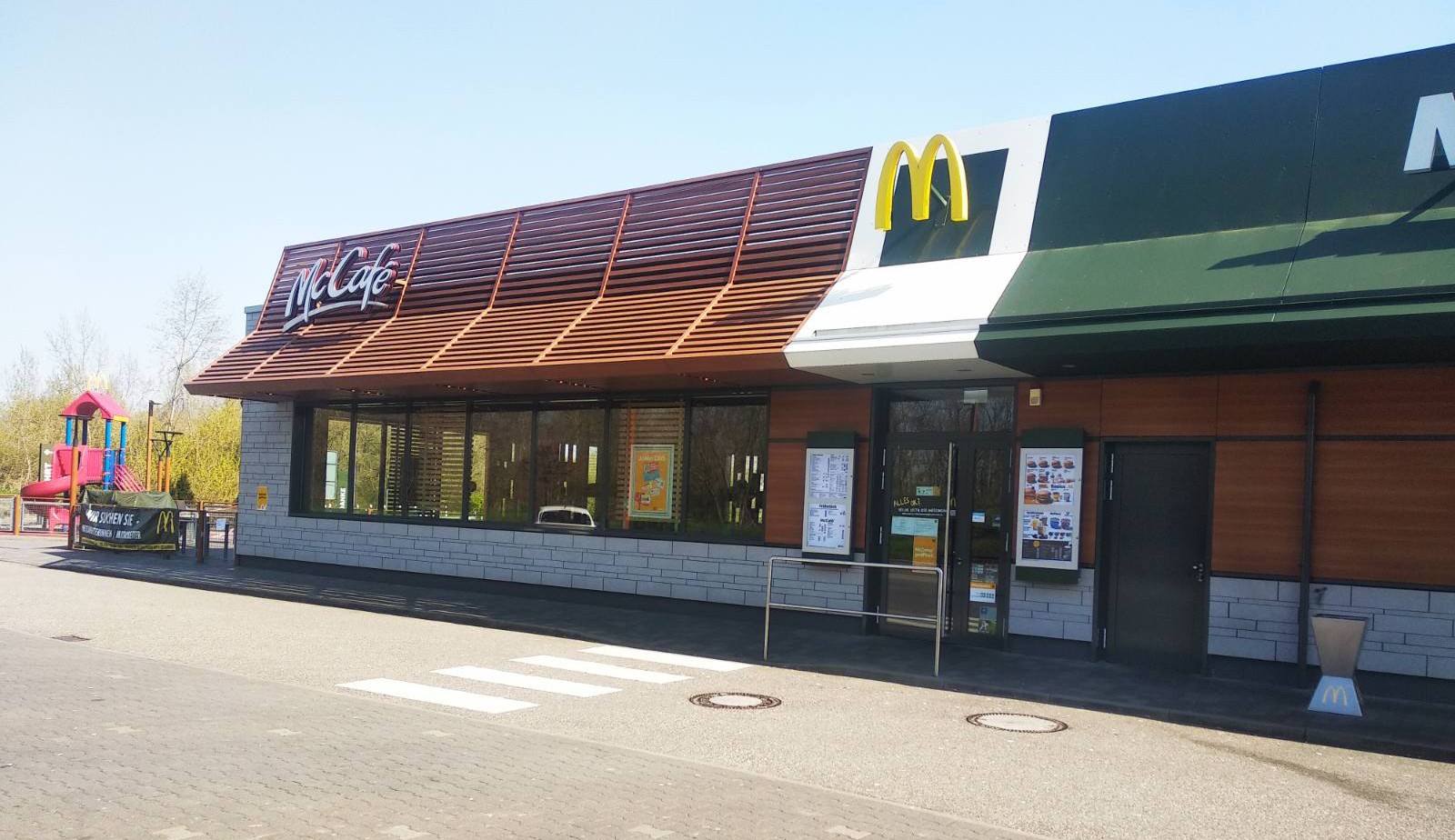 McDonalds закрыт (работает только McDrive)