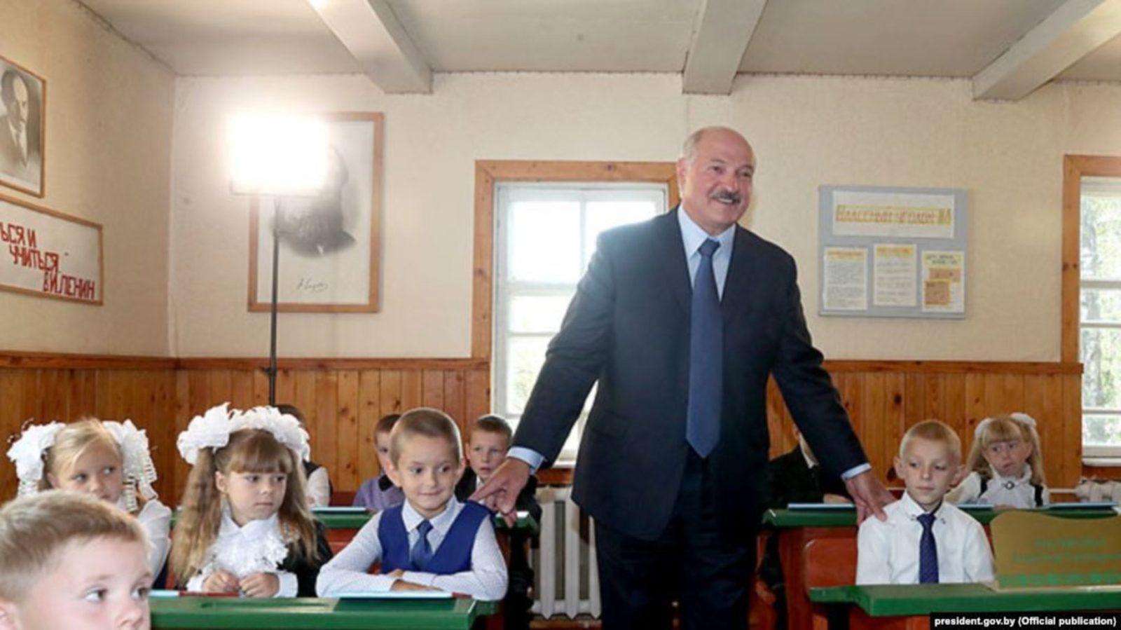 Александр Лукашенко: «Надо начинать учебный процесс в школах со следующей недели»