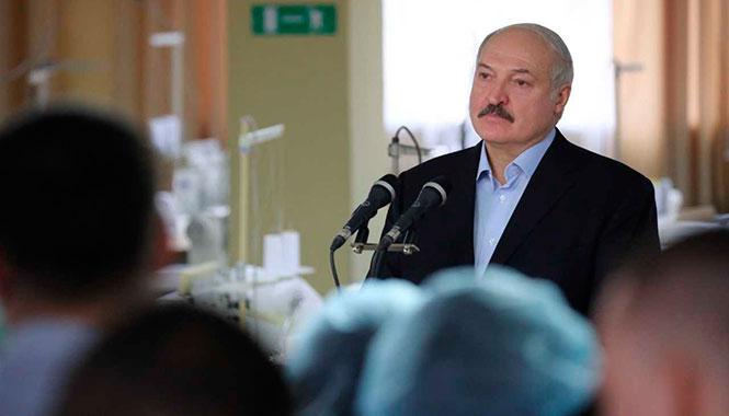 Александр Лукашенко: «Глупость несусветная. Нельзя детям эти маски надевать, особенно в школе»