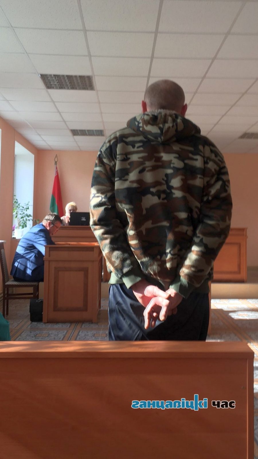 Анатолий Винник слушает приговор Ганцевичского суда