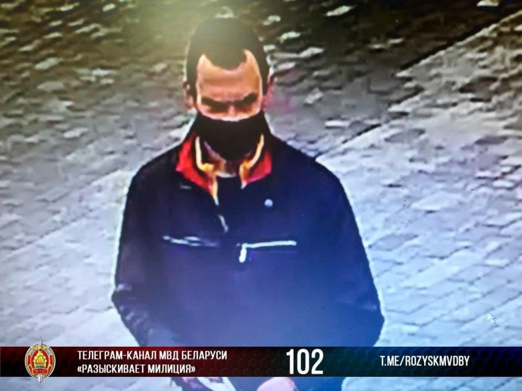 Люди в масках подозревается в краже продуктов из магазина в Ганцевичах