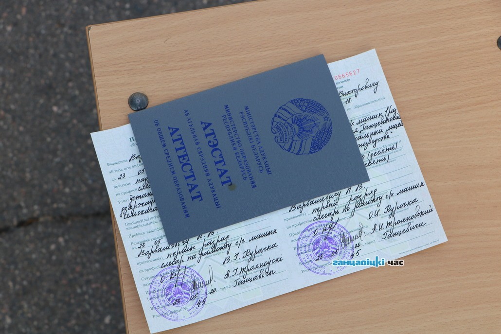 Выпускные вечера в Ганцевичах прошли на улице, а запуск воздушных шаров на территории школ не разрешили