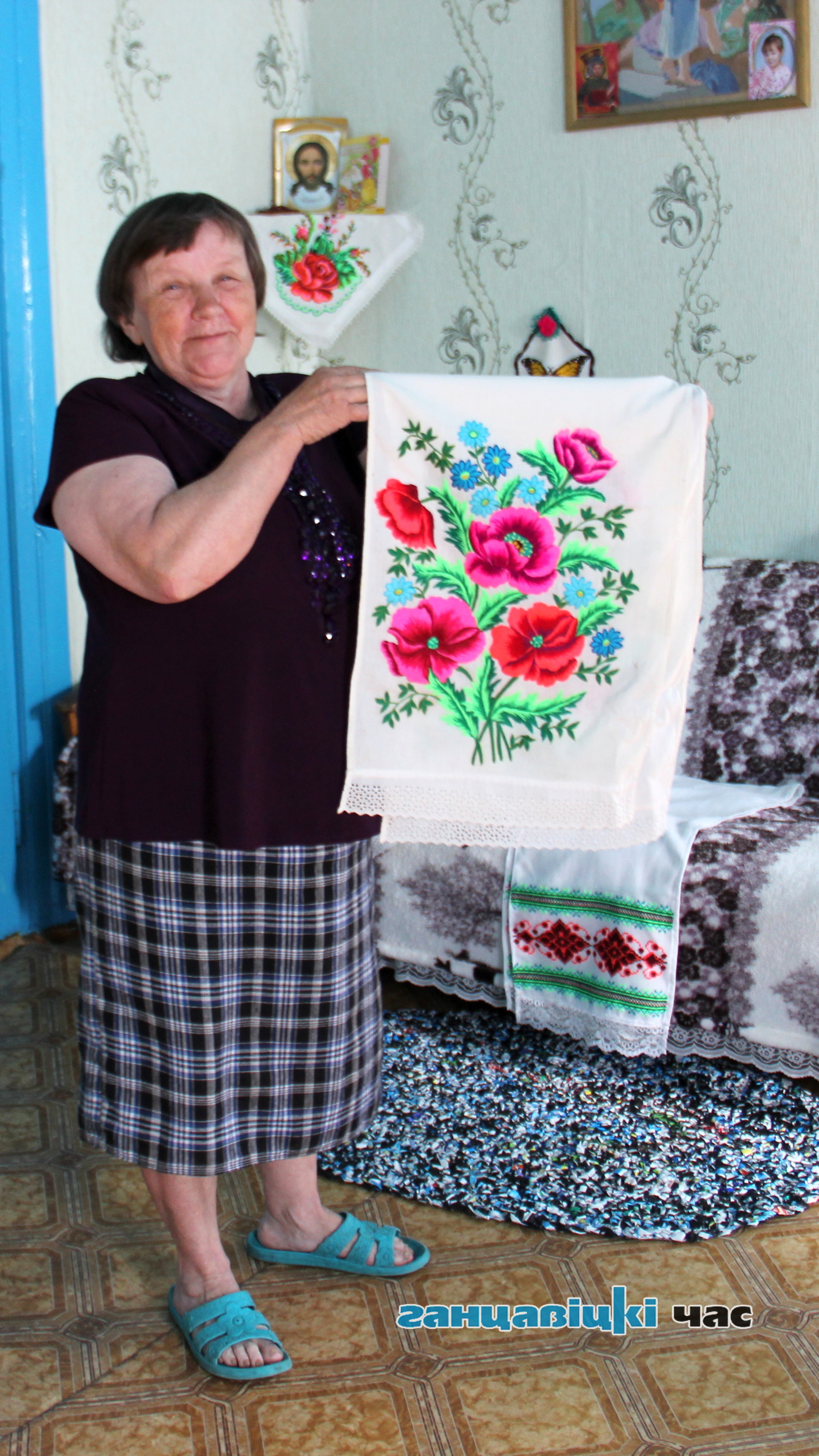 Гаспадыня паказвае сваю працу