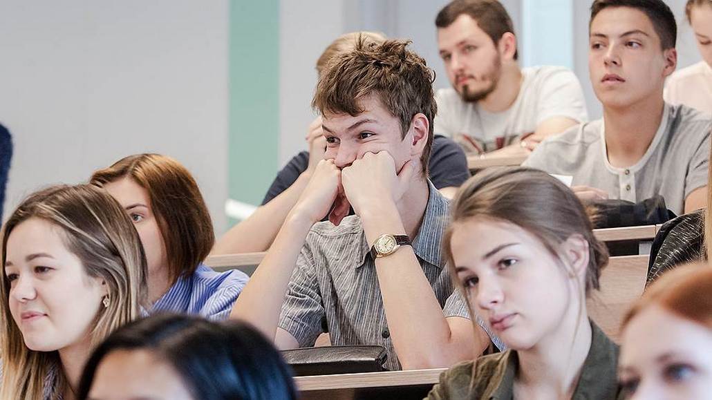 Почему люди не работают по специальности. Выгодно ли это государству