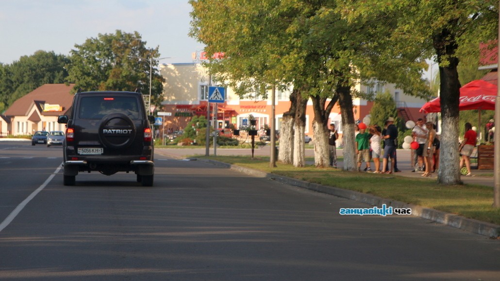 В Ганцевичах протестующие прошли по улицам