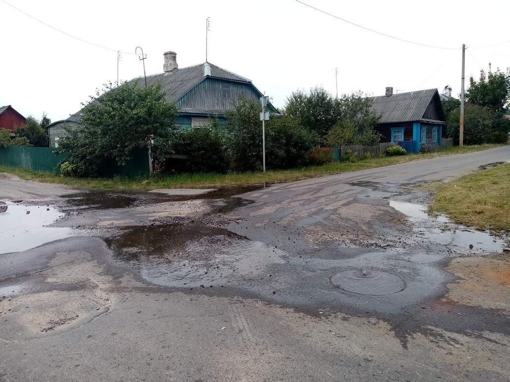 Перекресток улиц Коммунистическая и Пионерская в Ганцевичах.