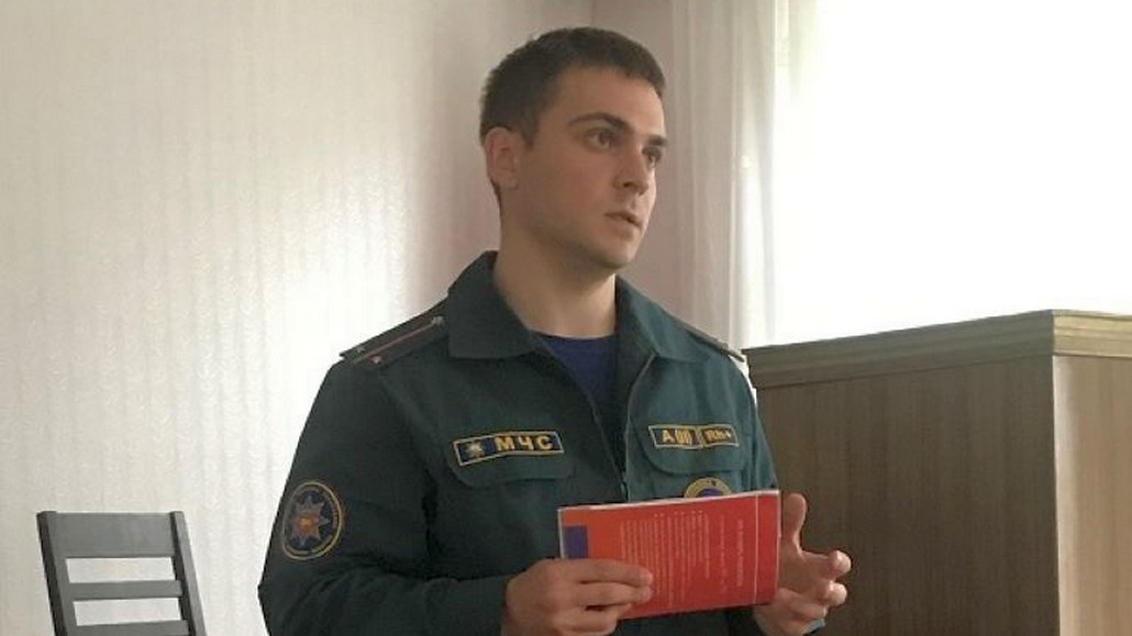 В Ганцевичах спасатель рассказал медработникам о правилах безопасности