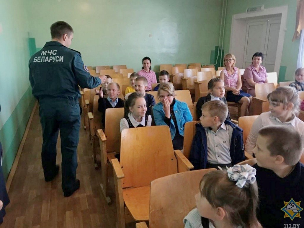 В Ганцевичах спасатели провели уроки безопасности и «отрепетировали» эвакуацию из школ
