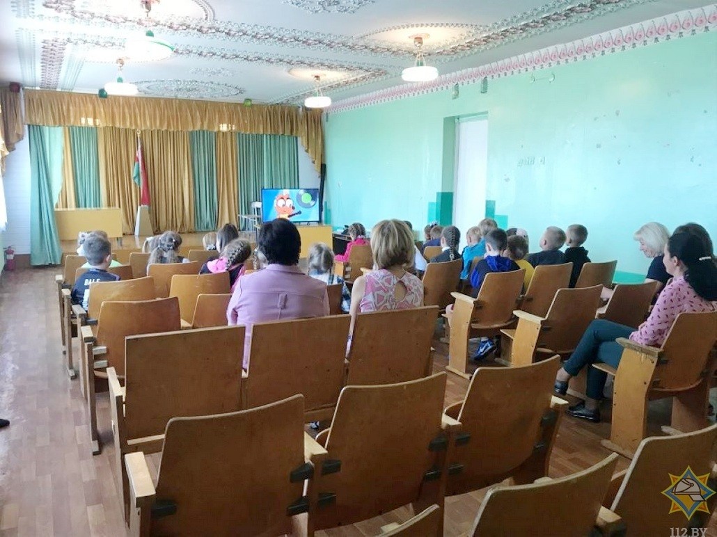 В Ганцевичах спасатели провели уроки безопасности и «отрепетировали» эвакуацию из школ