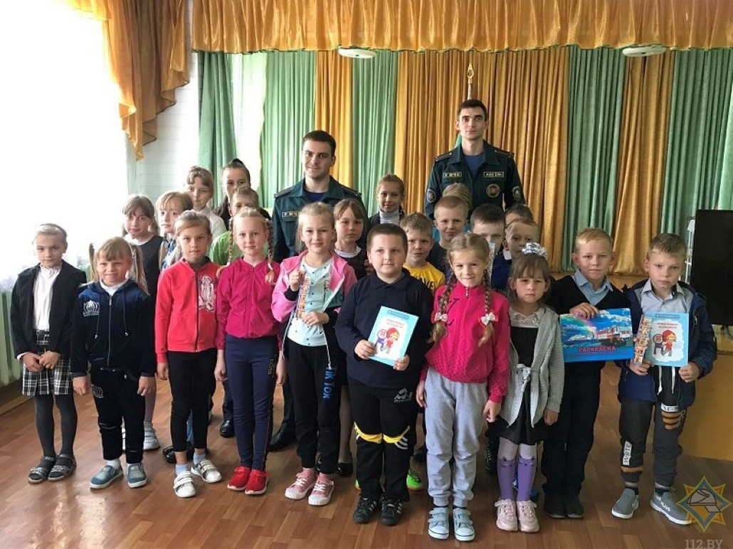В Ганцевичах спасатели провели уроки безопасности и «отрепетировали» эвакуацию из школ