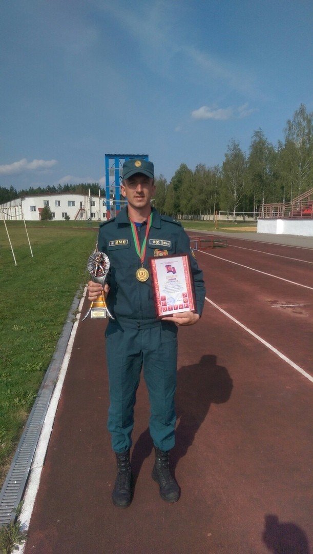 Денис Ковш из Ганцевичского района в конкурсе профессионального мастерства стал лучшим спасателем Беларуси
