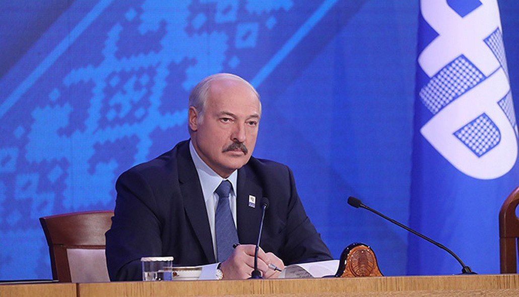 Александр Лукашенко выступил на съезде федерации профсюзов, где сделал ряд заявлений, в том числе и о зарплатах и рабочих местах